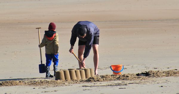 image of child and paretns at beach
